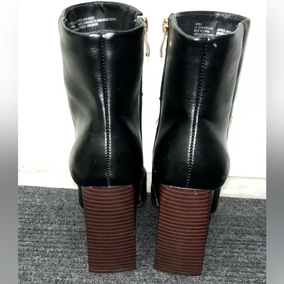 Square heel bootie - Picture 3 of 3